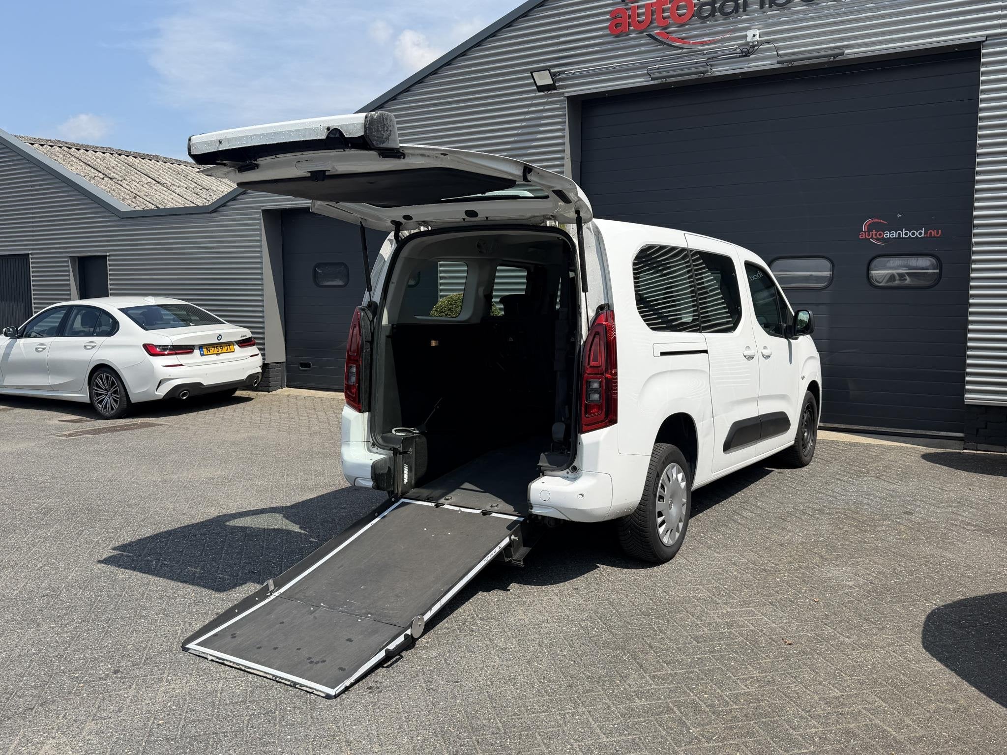 Opel Combo Life 1.5 CDTI L2H1 Edition Rolstoel Vervoer | DAB, Auto's, Opel, Voorwielaandrijving, Stof, Gebruikt, Wit