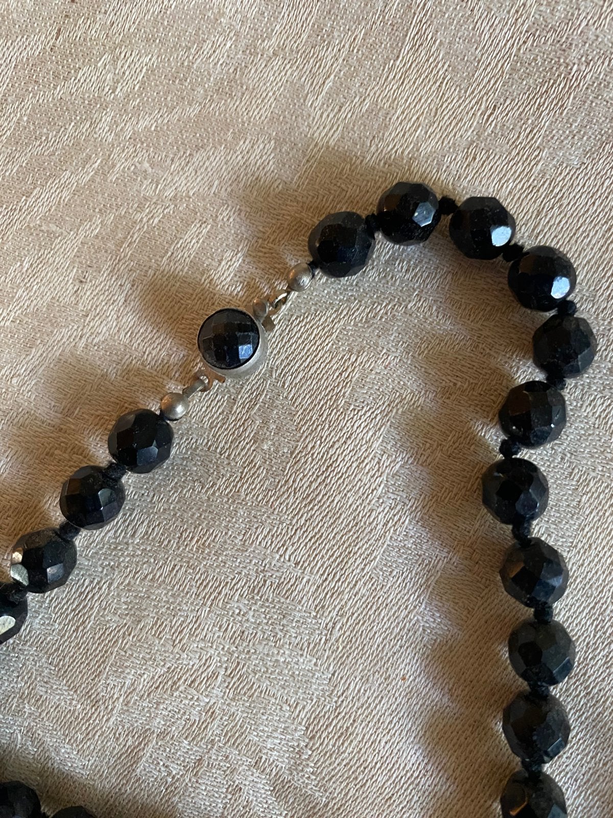 Austria zwarte geknoopte kralenketting, Ophalen of Verzenden, Overige materialen, Ketting