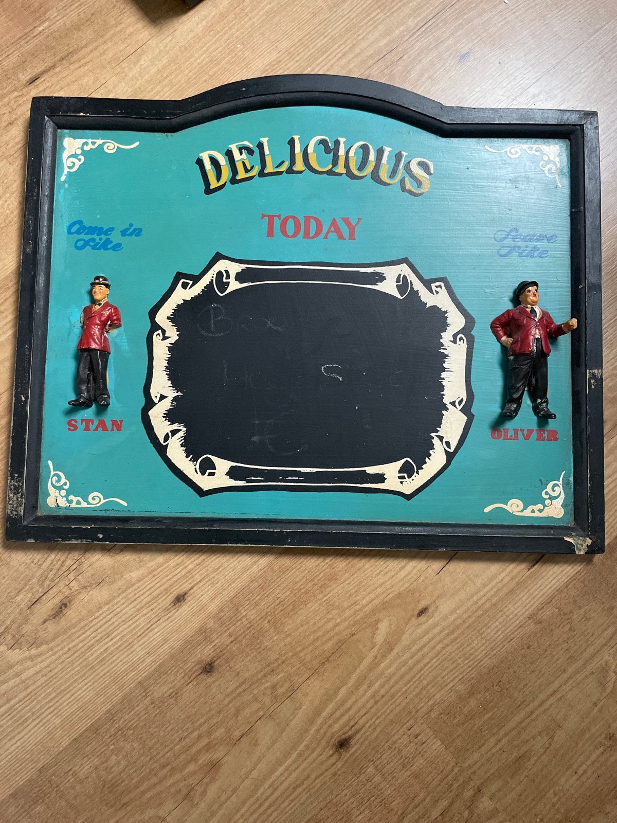 Vintage Laurel & Hardy krijtbord - 'Delicious Today', Gebruikt, Meerkleurig, Ophalen of Verzenden, Vintage