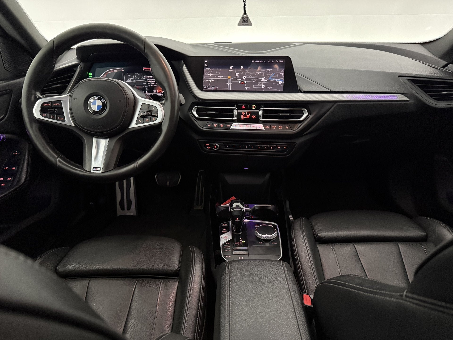 BMW 2 Serie 218i High Executive 141PK M-Sport | Pano | Virtu, Auto's, Gebruikt, Euro 6, Wit, 3 cilinders