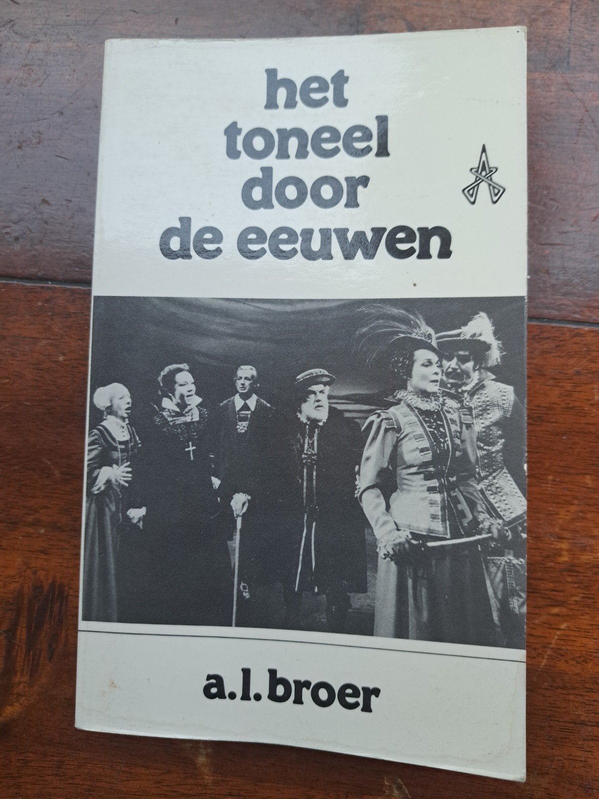 Het Toneel Door De Eeuwen - A.L. Broer, Ophalen of Verzenden, Gelezen, A.L. Broer, Nederland