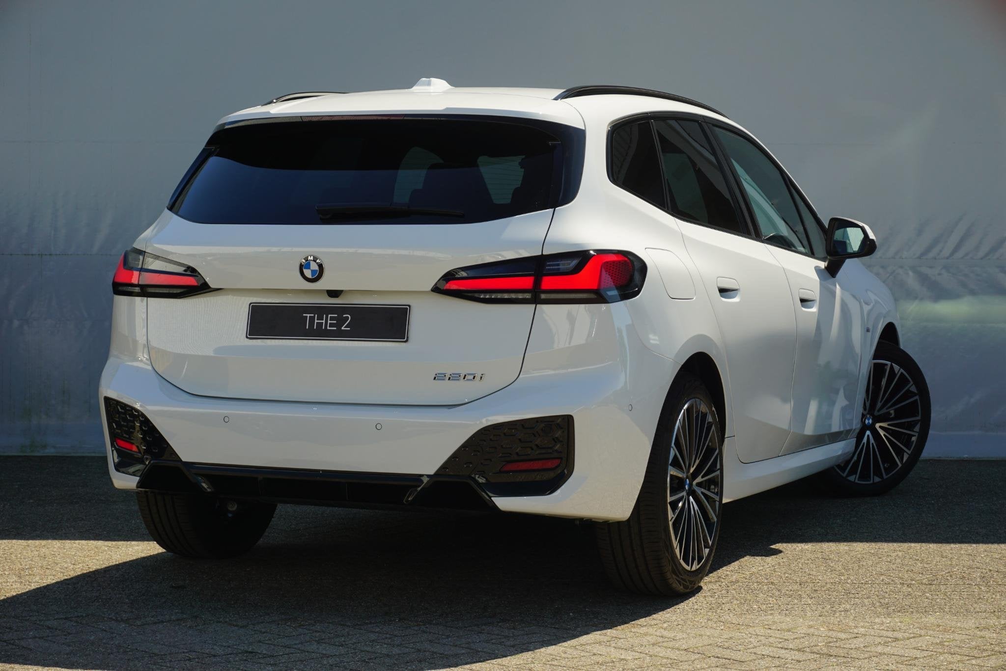 BMW 2 Serie Active Tourer 220i | M Sportpakket | Panoramadak, Stof, 156 pk, Met garantie (alle), Wit