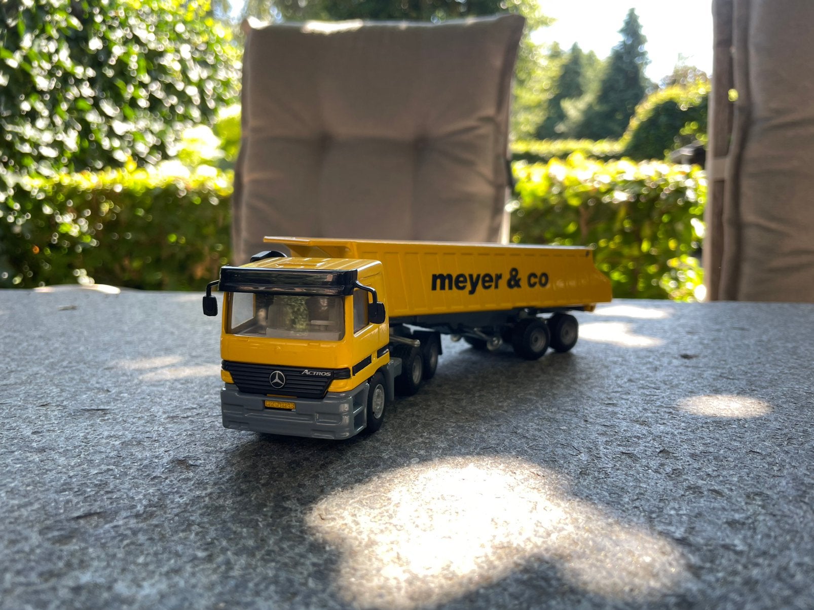 Siku 3520 - Mercedes Actros kiepauto Meyer & Co, Hobby en Vrije tijd, Modelauto's | 1:50, Ophalen of Verzenden, Nieuw, Bus of Vrachtwagen