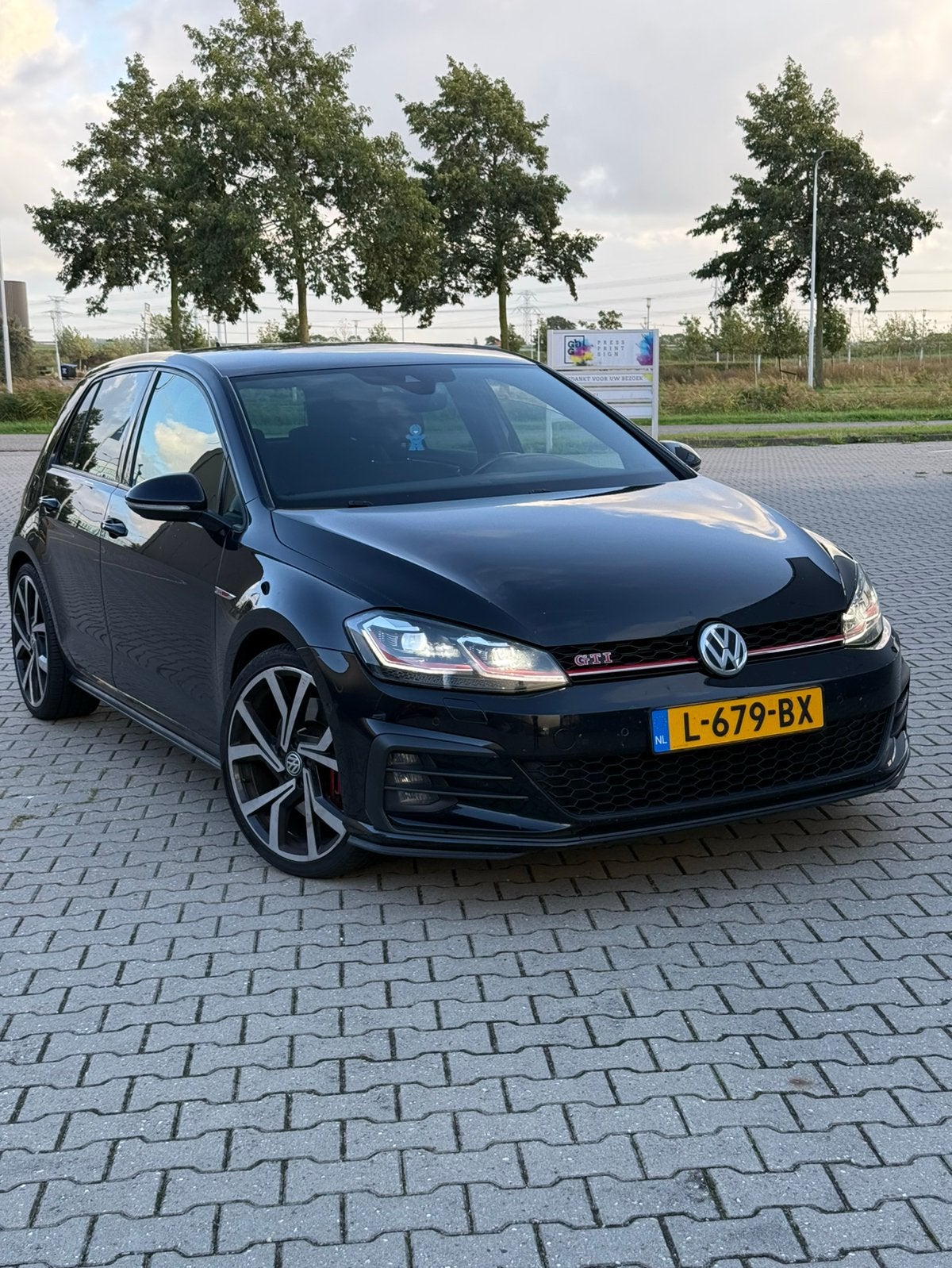 Volkswagen Golf 7.5 2.0 TSI 245pk 7-DSG 5D 2017 Zwart, 4 cilinders, 1984 cc, 1337 kg, Zwart