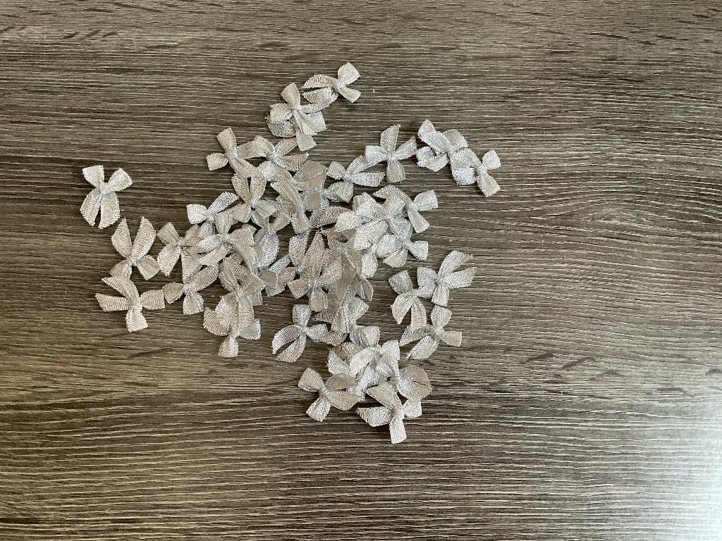 Aanbieding 50 kleine zilver strikjes € 3,50, Verzenden, Nieuw, Applicatie