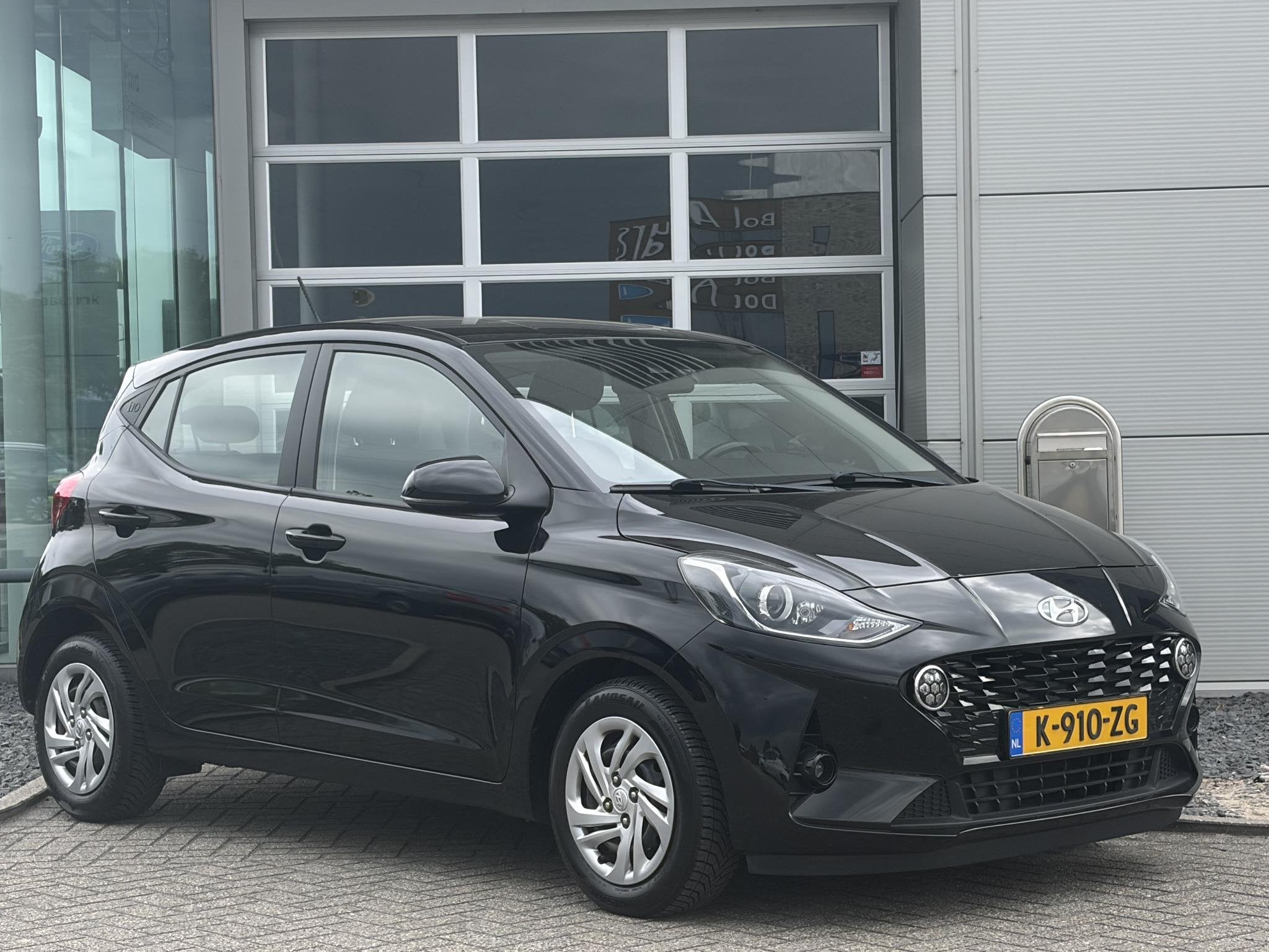 Hyundai i10 1.0 Premium | Achteruitrijkcamera | Airco | Navi, Voorwielaandrijving, Gebruikt, 899 kg, 4 stoelen