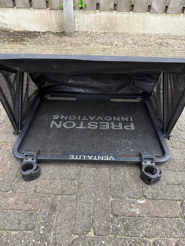 Preston side tray L met kap, Watersport en Boten, Hengelsport | Witvissen, Ophalen, Gebruikt, Overige typen