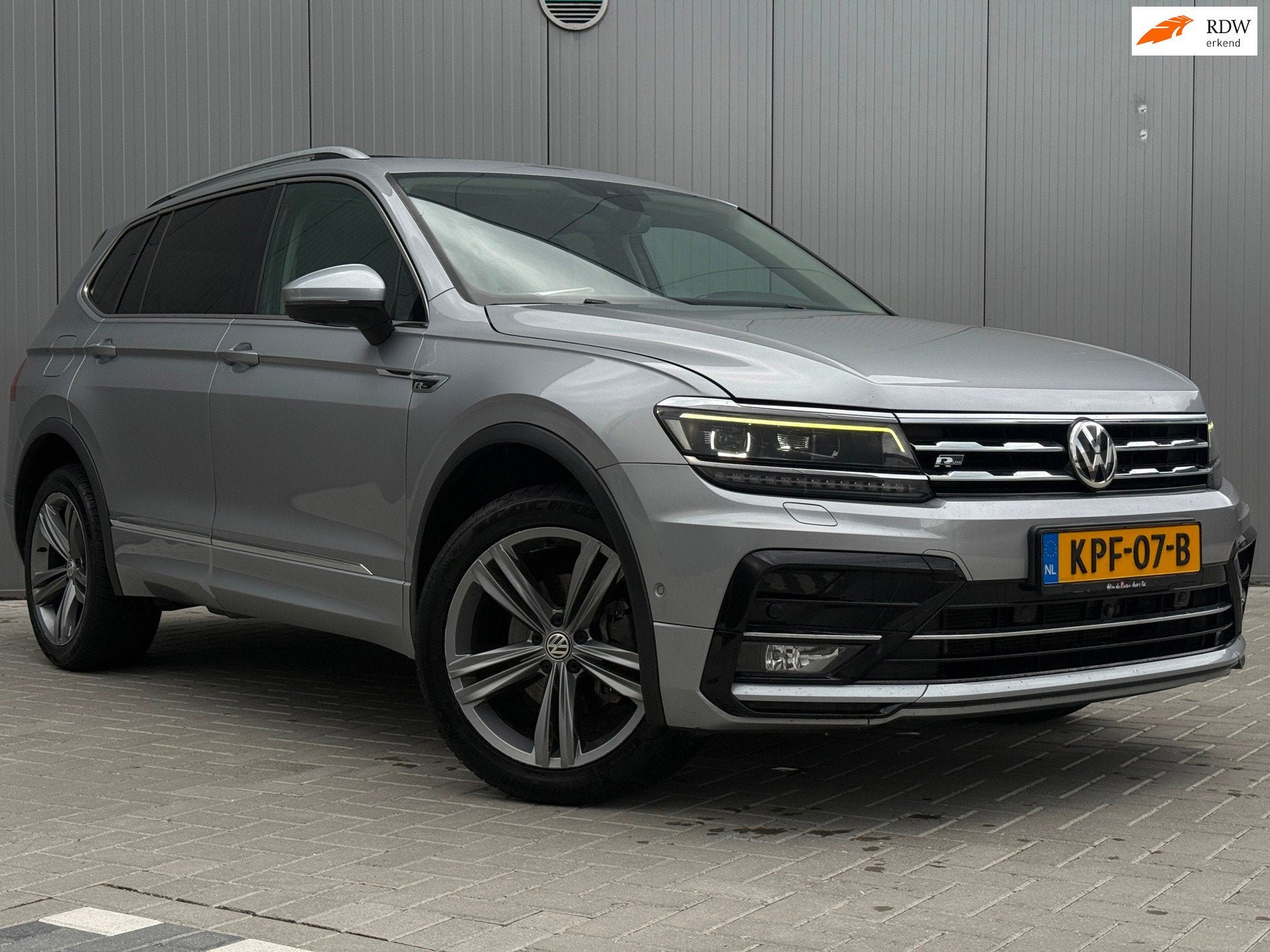 Volkswagen Tiguan Allspace 2.0 TDI R-Line 7p. PANO 360 Xenon, Auto's, Gebruikt, Euro 6, 4 cilinders, 1650 kg