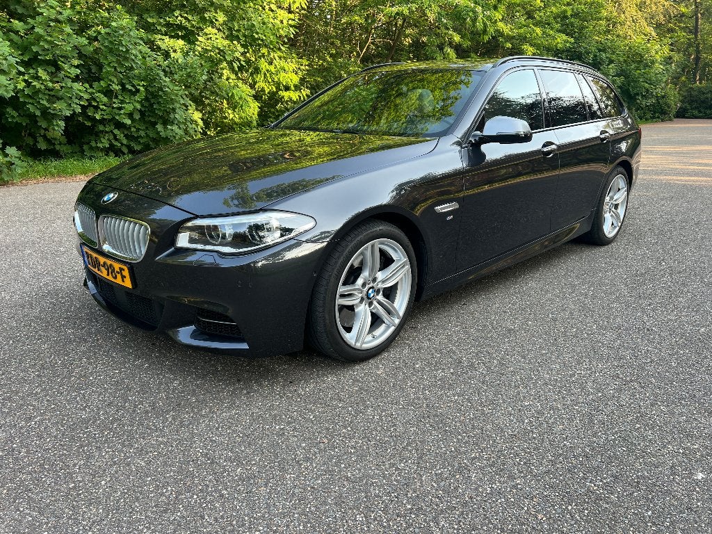 BMW M550 X-Drive 280KW Pano Head-Up Acc Leder Cam Blis FULL, Auto's, Automaat, 2993 cc, 2000 kg, Leder