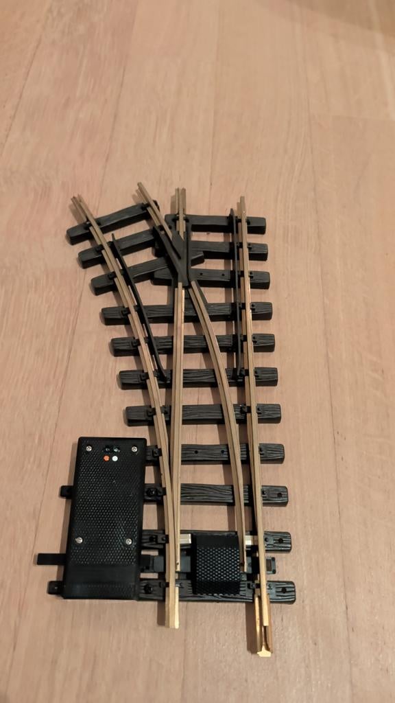 LGB12100 wissel links met Elektrische Aandrijving, Hobby en Vrije tijd, Modeltreinen | H0, Wisselstroom, Gebruikt, Rails, Ophalen of Verzenden