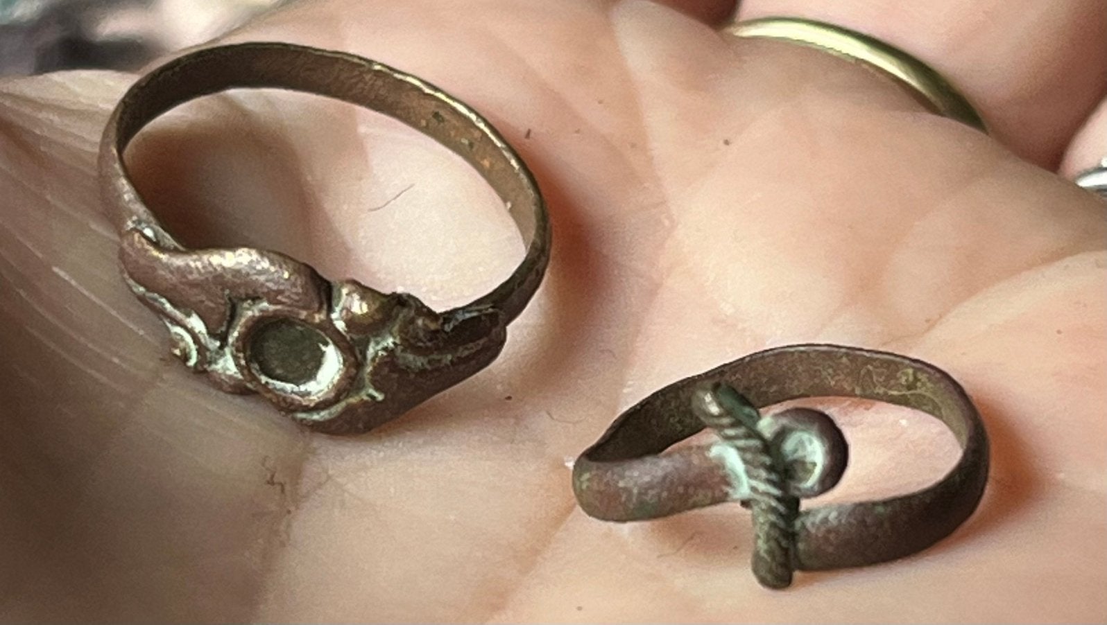 Bodemvondst…2 Bronzen Ringetjes, Ophalen of Verzenden, Brons, Ring