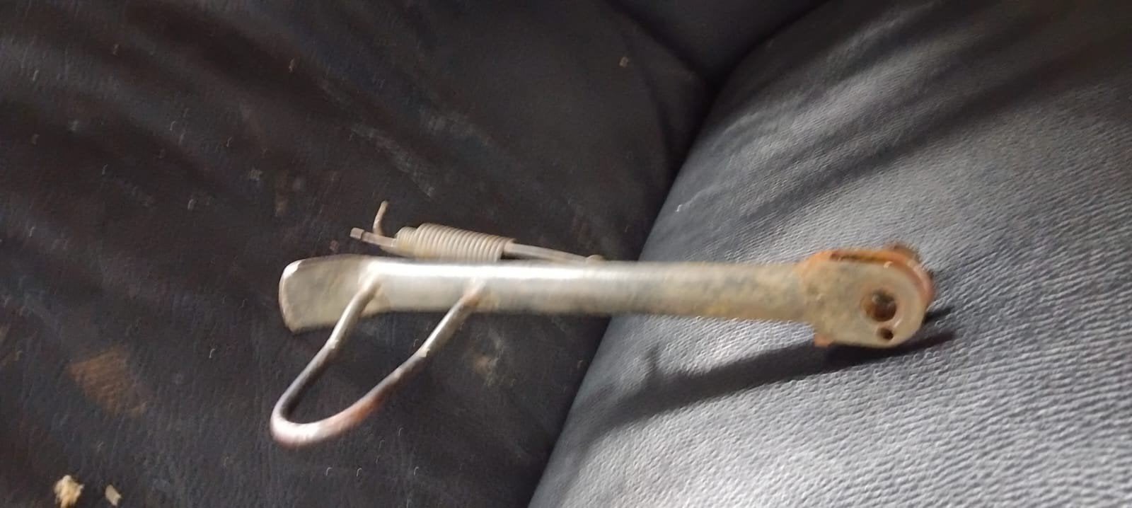 Standaard voor snorscooter met boutje, Ophalen