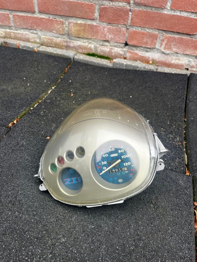 Piaggio zip 2000 120km teller cockpit, Fietsen en Brommers, Brommeronderdelen | Scooters, Ophalen of Verzenden, Zo goed als nieuw