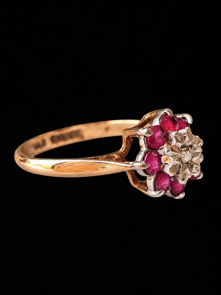 9 kt gouden damesring met robijn en diamant, Nieuw, Ophalen of Verzenden, 17 tot 18, Met edelsteen