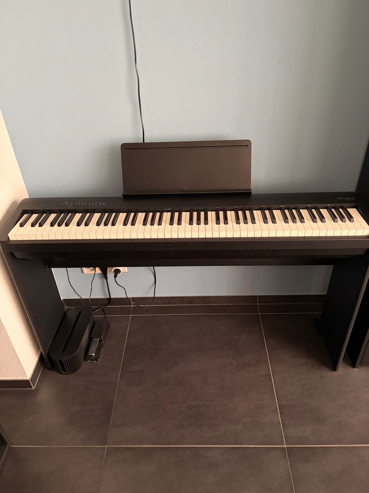 Roland FP-30X met meubel, pedaal en bladmuziekstandaard, Muziek en Instrumenten, Piano's, Zwart, Digitaal, Ophalen of Verzenden