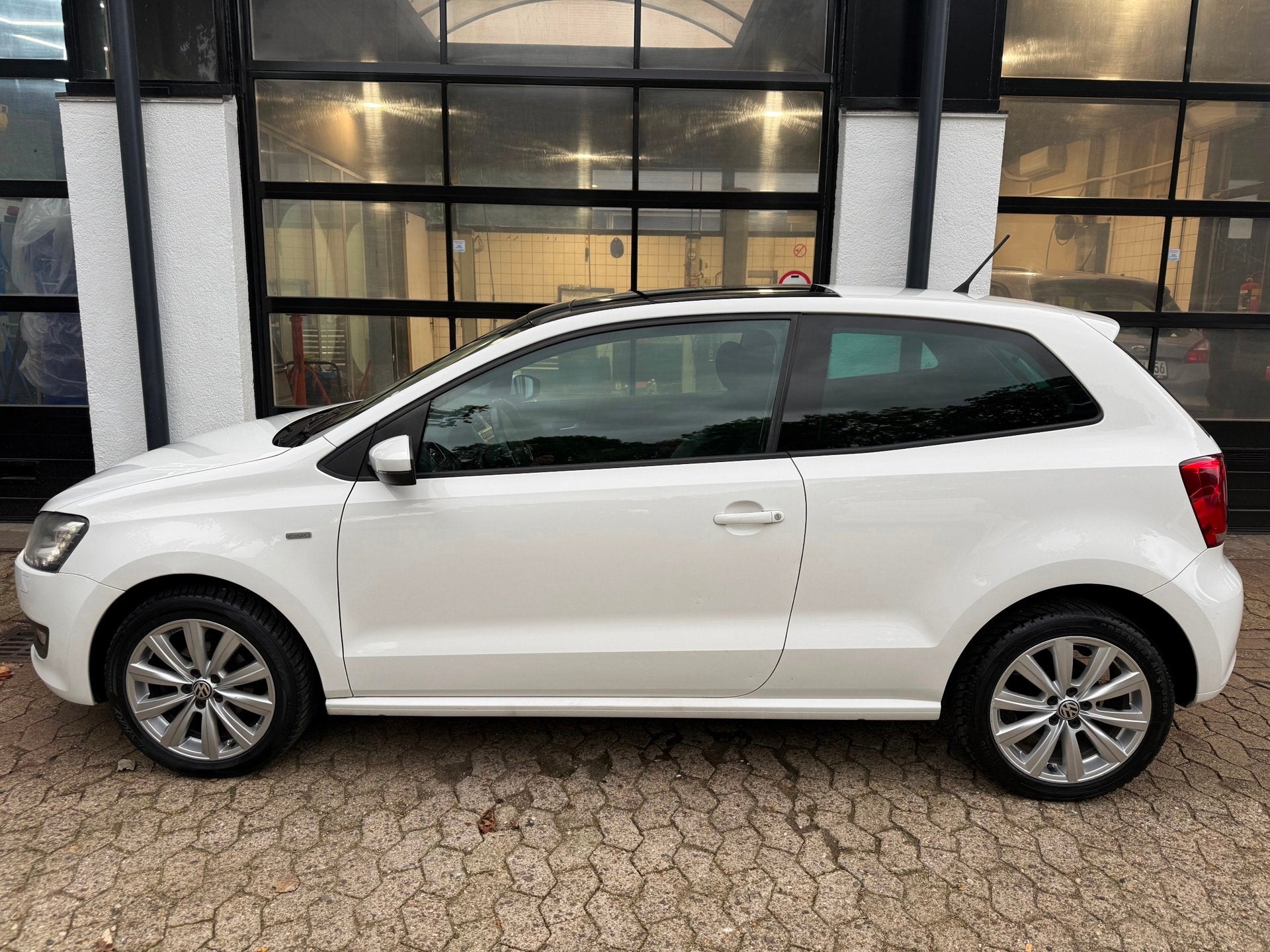 Volkswagen Polo 1.2 Life *Clima*PDC*Cruise*Pano*Led*, Euro 5, Zwart, 60 pk, 1198 cc