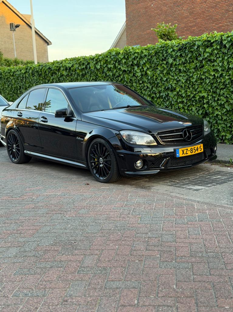 Mercedes C63 AMG black droomauto 457pk V8 6.2 kuipstoel 2009, Automaat, 457 pk, Zwart, Particulier