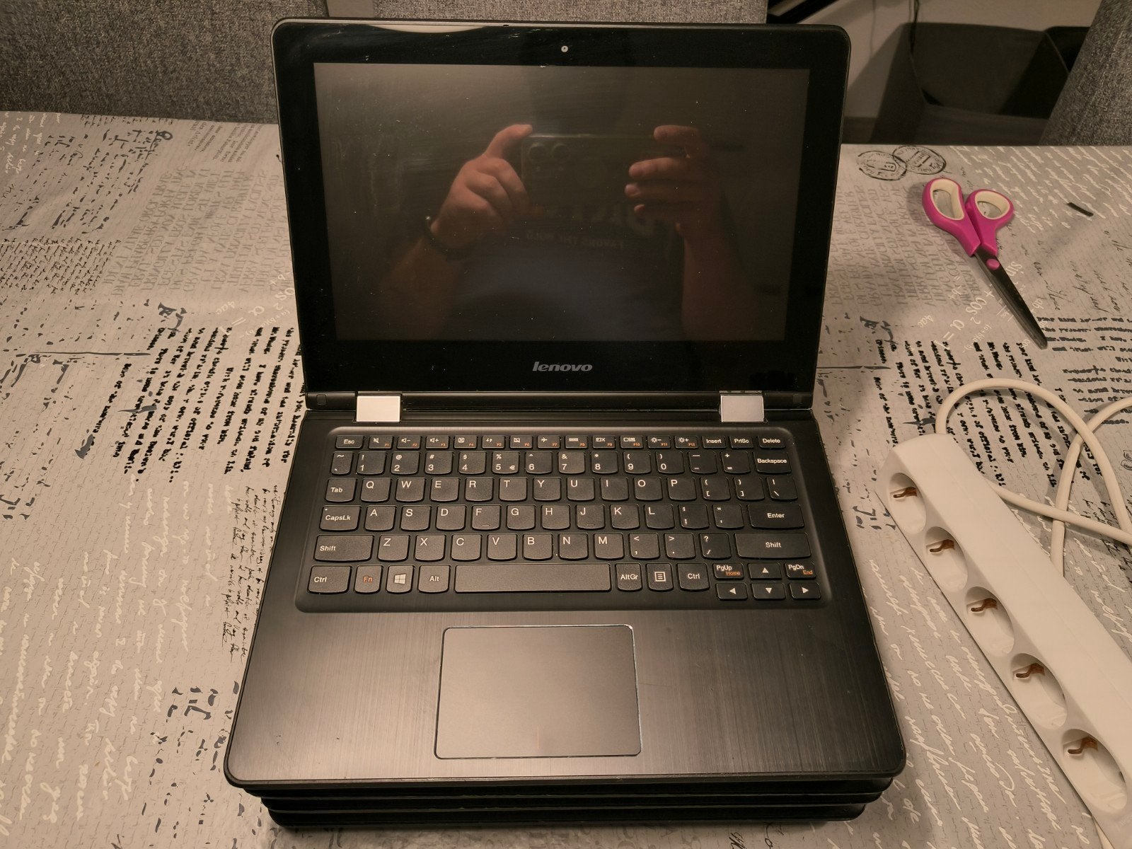 Lenovo Yoga 300-11/BY 2 in 1 met Home Assistant, Gebruikt, 2 tot 3 Ghz, Qwerty, Met touchscreen