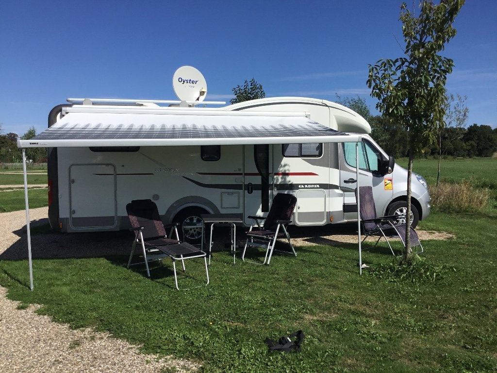 Unieke halfintegraal camper Adria Matrix Suprême M 687SL, Chemisch toilet, Vloeistofverwarming, 7 tot 8 meter, Diesel