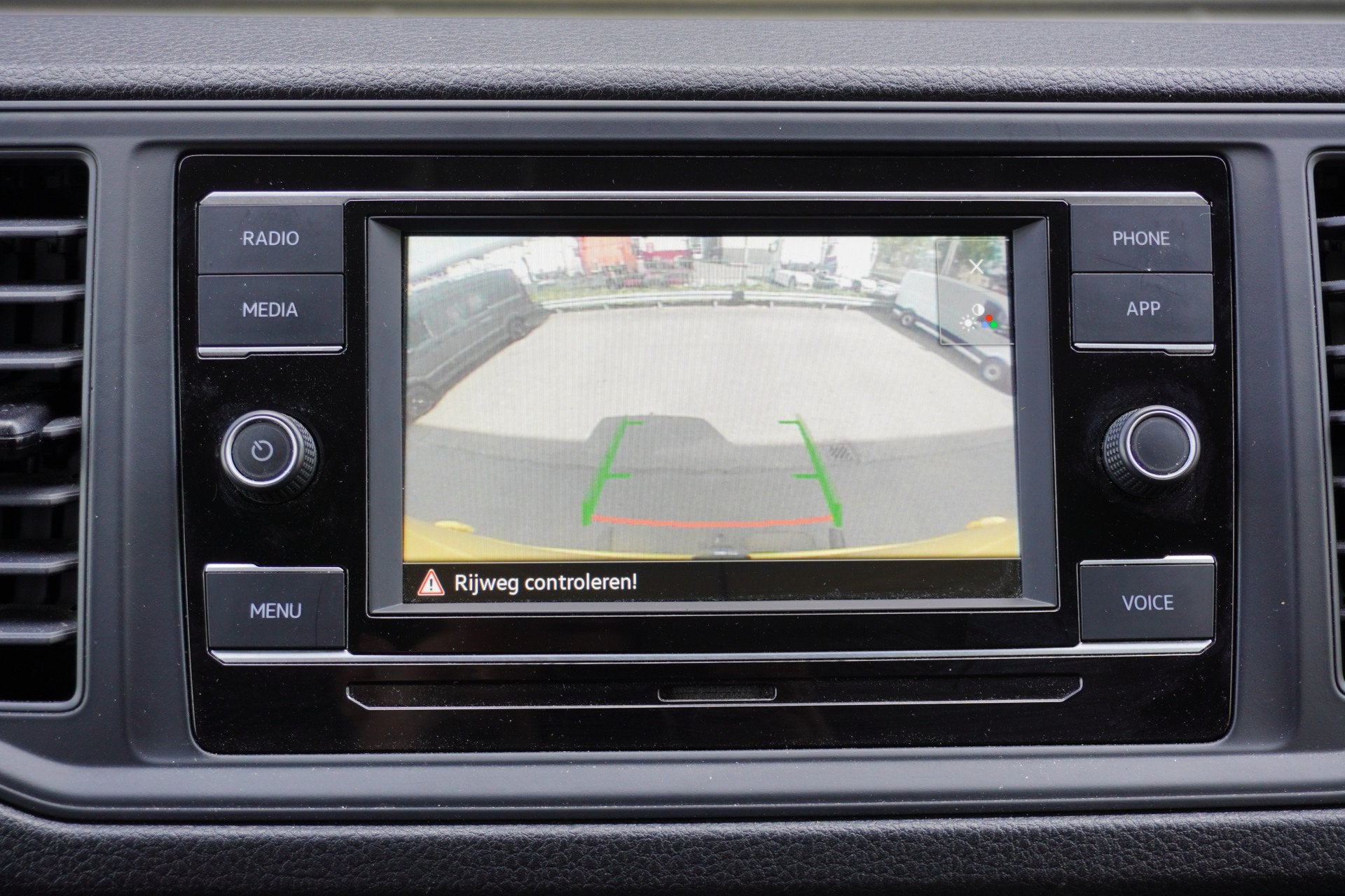 MAN TGE 180pk Automaat L3H3/L2H2 2x Schuifdeur Apple carplay, Gebruikt, 4 cilinders, MAN, Geel