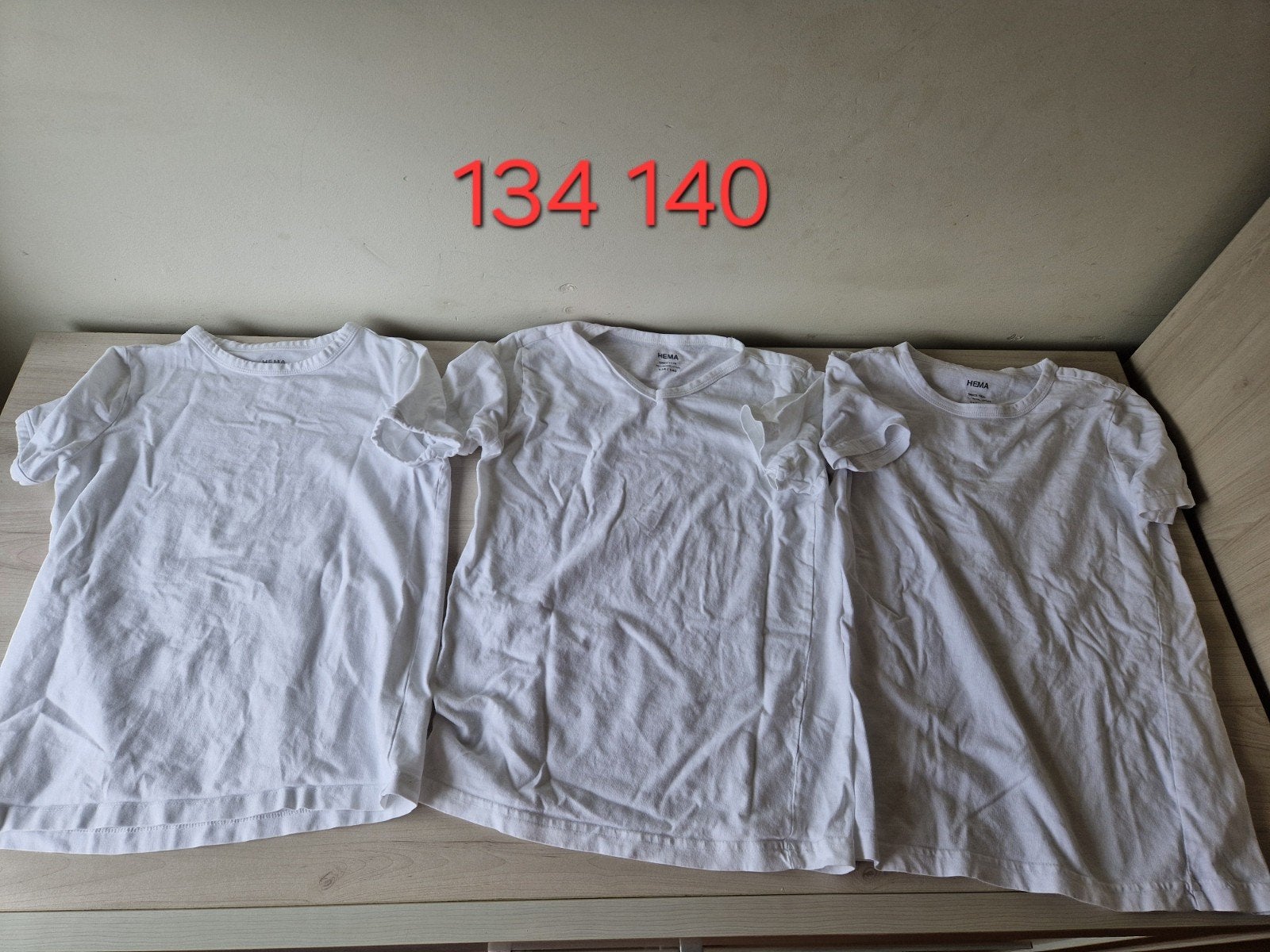 3 of 4 witte t shirts hema 134-140, Nacht- of Onderkleding, Ophalen of Verzenden, Zo goed als nieuw, Hema