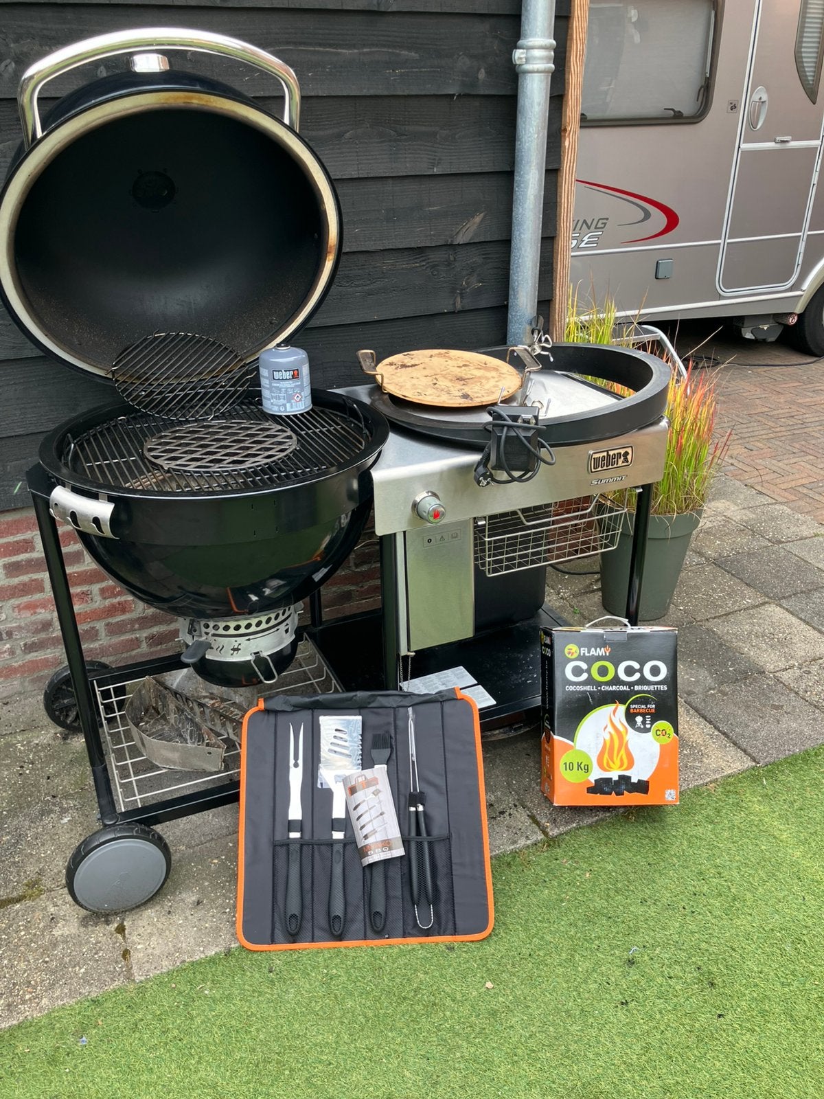 WEBER SUMMIT KAMADO S6 BBQ, Ophalen, Zo goed als nieuw, Met accessoires
