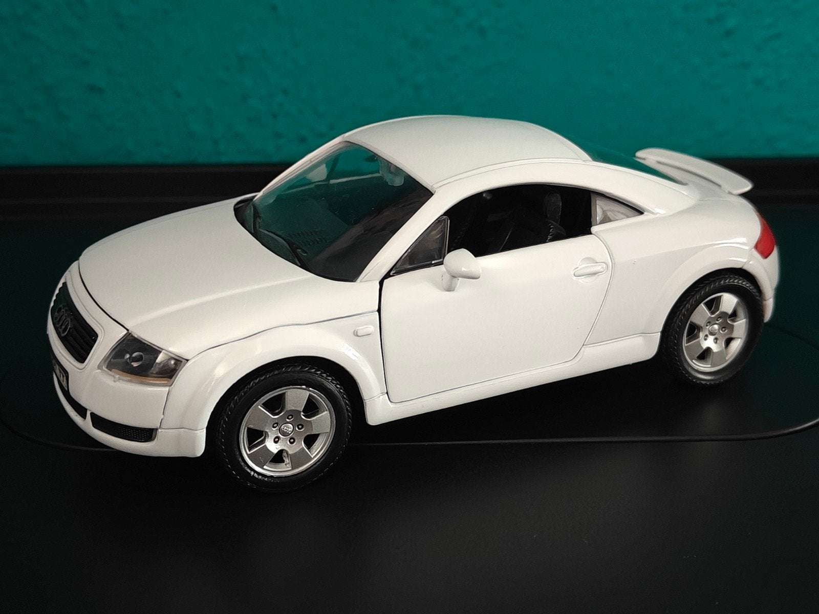 Welly Audi TT Coupe MK1 1:24 wit, Ophalen of Verzenden, Zo goed als nieuw, Auto, Welly