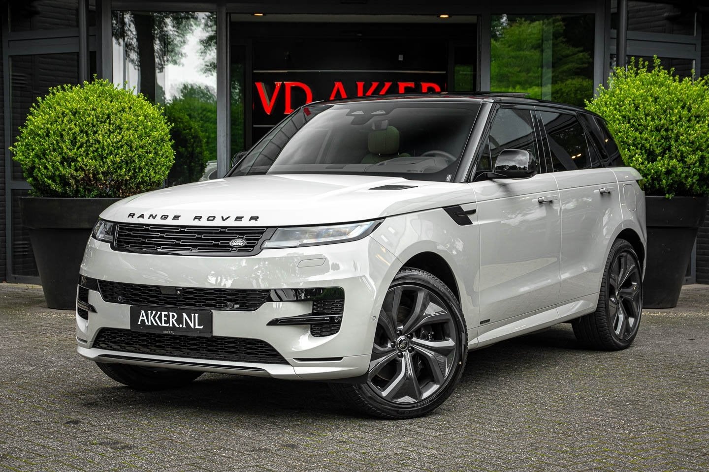 Land Rover Range Rover Sport P550e Autobiography | NP 166K I, Auto's, Land Rover, Automaat, Gebruikt, Zwart, Overige brandstoffen