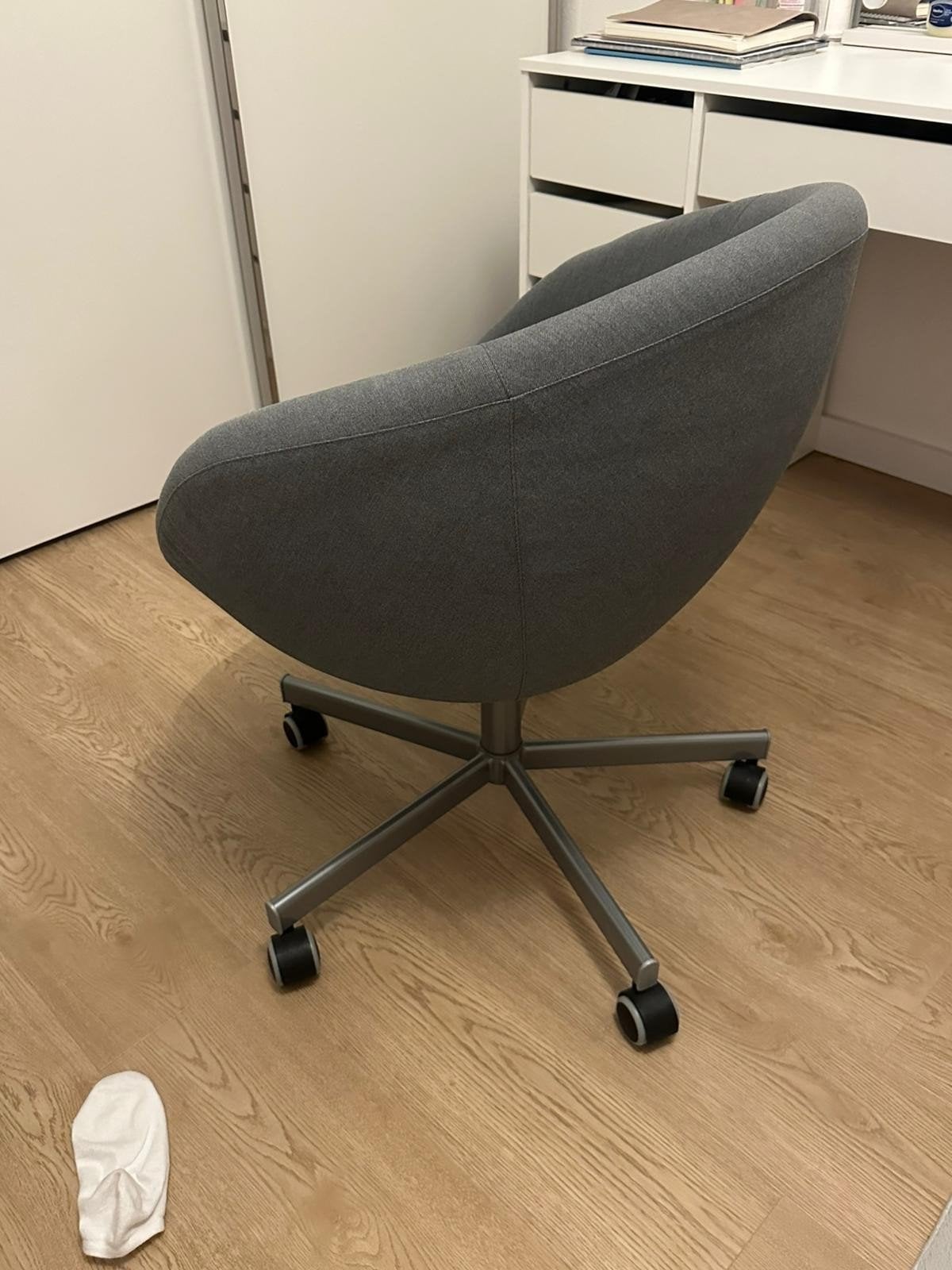 Grijze bureaustoel op wielen - Comfortabel en stijlvol, Ophalen, Gebruikt, Metaal, Modern, Ergonomisch