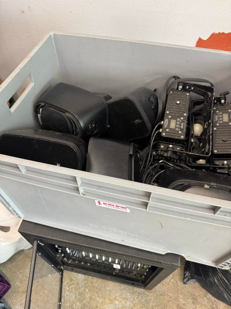 Complete Muziekinstallatie met 8 Buitenspeakers, Ophalen of Verzenden, Gebruikt, Audio