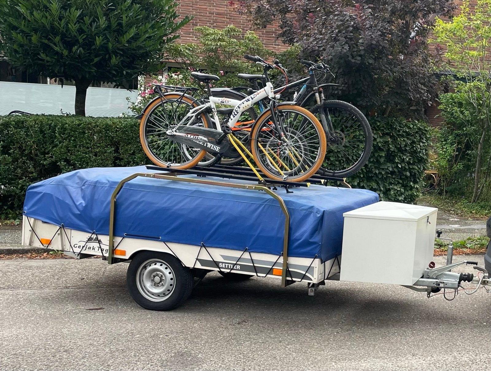 Imperiaal Gerjak Tago met 4 fietsendragers, Ophalen, Gebruikt