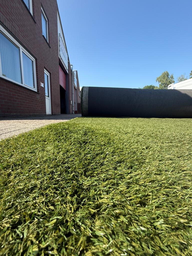 Gebruikt Kunstgras 45mm – Zacht, Sterk & Waterdoorlatend, Tuin en Terras, Gras en Kunstgras, Ophalen of Verzenden, Gebruikt, 20 m² of meer