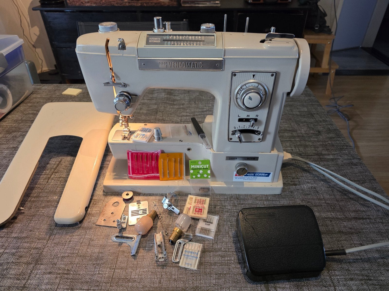 Vintage Vendomatic Naaimachine met accessoires, Ophalen