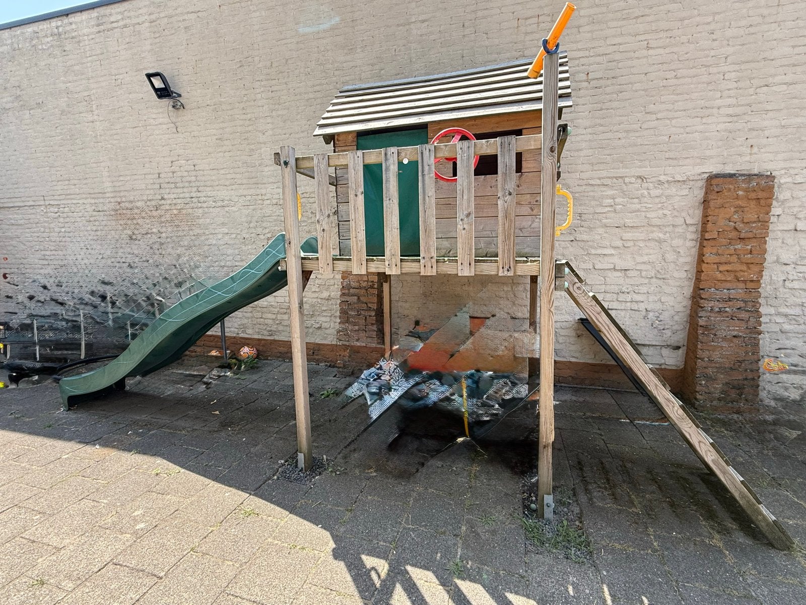 Fatmoose Funfactory Fit XXL houten speelhuisje met glijbaan, Ophalen, Gebruikt, Glijbaan