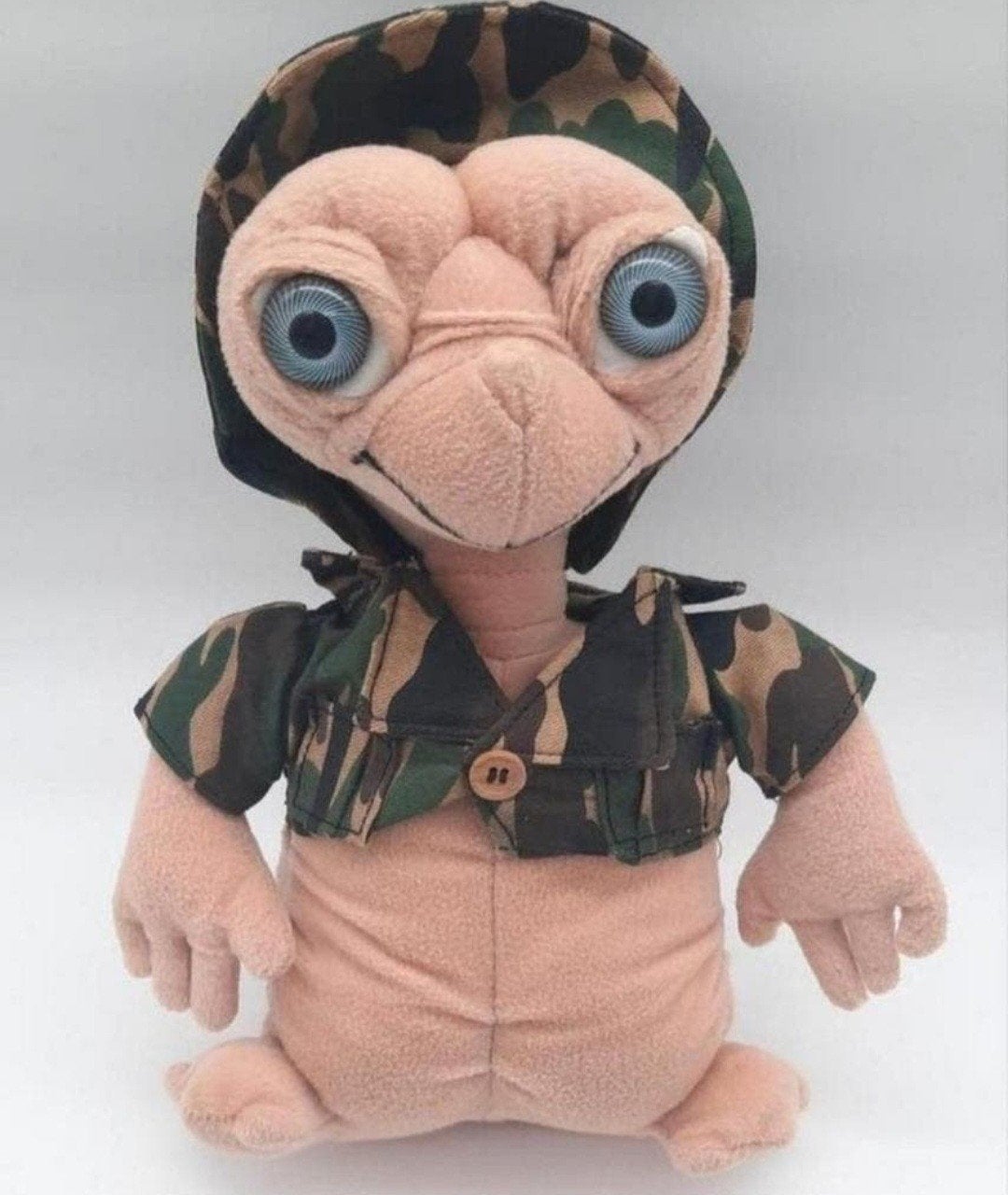 E.T. knuffel met camouflage hoedje en shirtje ca. 26cm, Ophalen of Verzenden, Zo goed als nieuw, Film, Actiefiguur of Pop