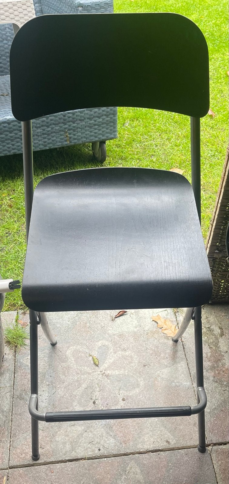 Zwarte hoge kruk, ideaal voor klas of aanrecht, Huis en Inrichting, Ophalen, Gebruikt, Met voetsteun, 60 tot 90 cm