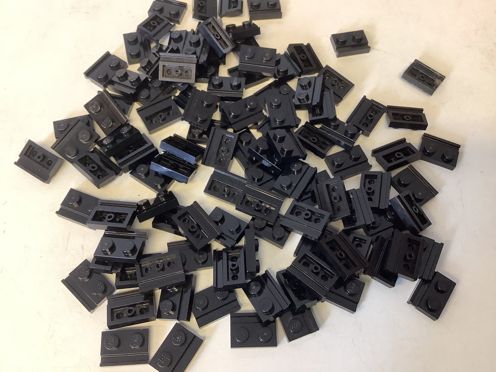 Lego plaat aangepast 1x2 met deurrail zwart, Ophalen of Verzenden, Gebruikt, Losse stenen, Lego