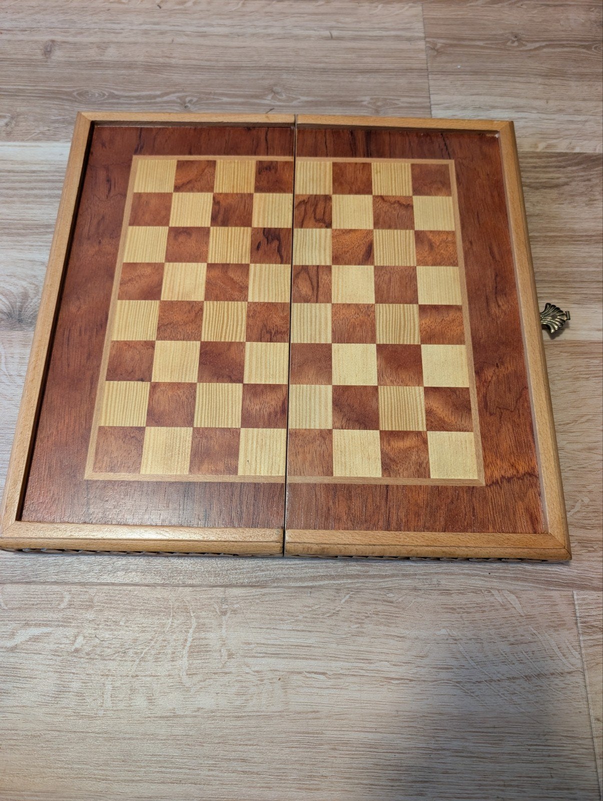 Houten schaak- en backgammonspel, handgesneden, Een of twee spelers, Onbekend, Ophalen of Verzenden, Zo goed als nieuw