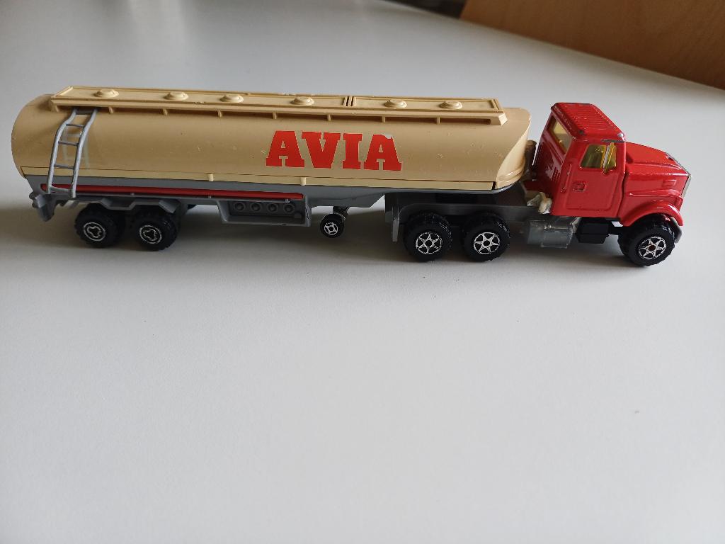 vintage majorette Avia vrachtwagen tankwagen, Hobby en Vrije tijd, Modelauto's | Overige schalen, Ophalen of Verzenden, Gebruikt