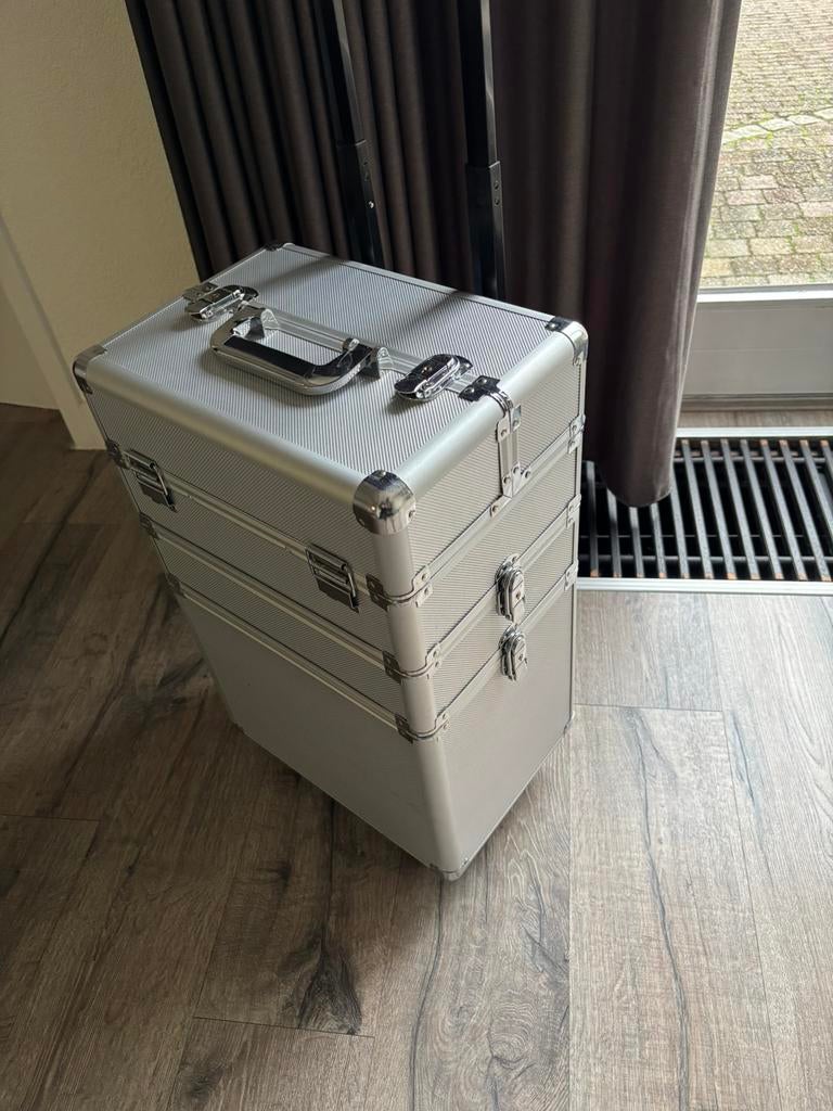 Beautycase op wielen met nagel accessoires, Ophalen, Zo goed als nieuw