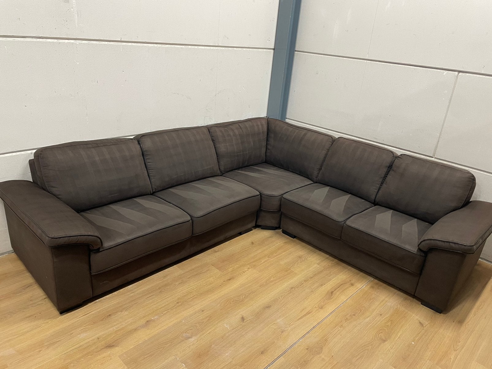 Mooie luxe suede donker bruine hoekbank - GEREINIGD!!!, Huis en Inrichting, Ophalen, 250 tot 300 cm, Luxe, Hoekbank