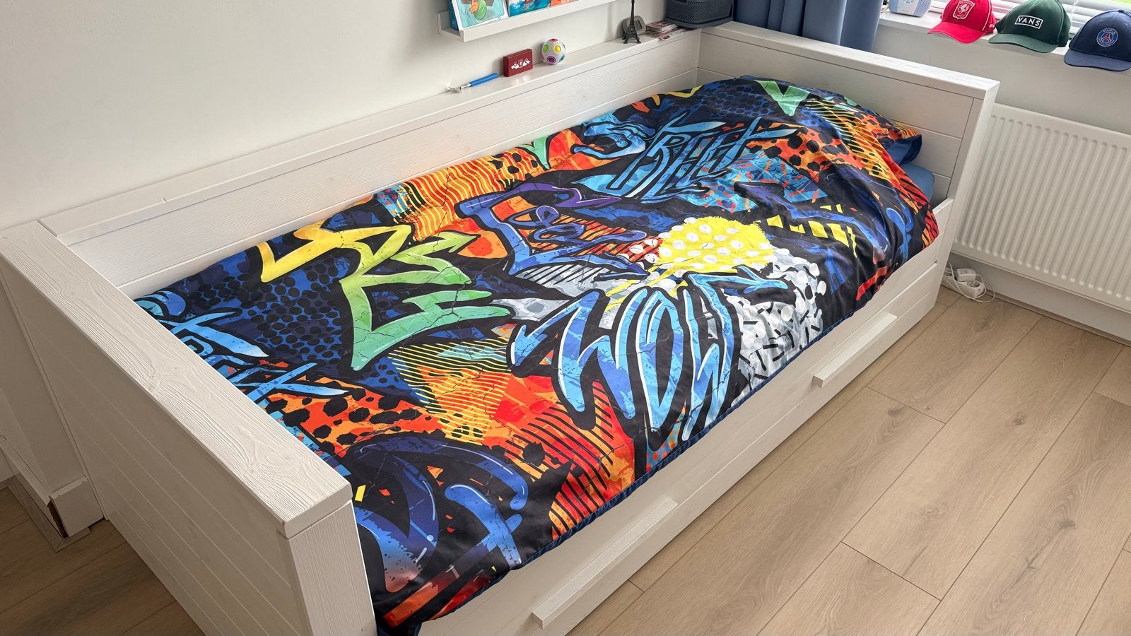Stoer wit bed met matras en opberglade/logeerbed merk: Woood, Ophalen, Eenpersoons, Wit, Hout