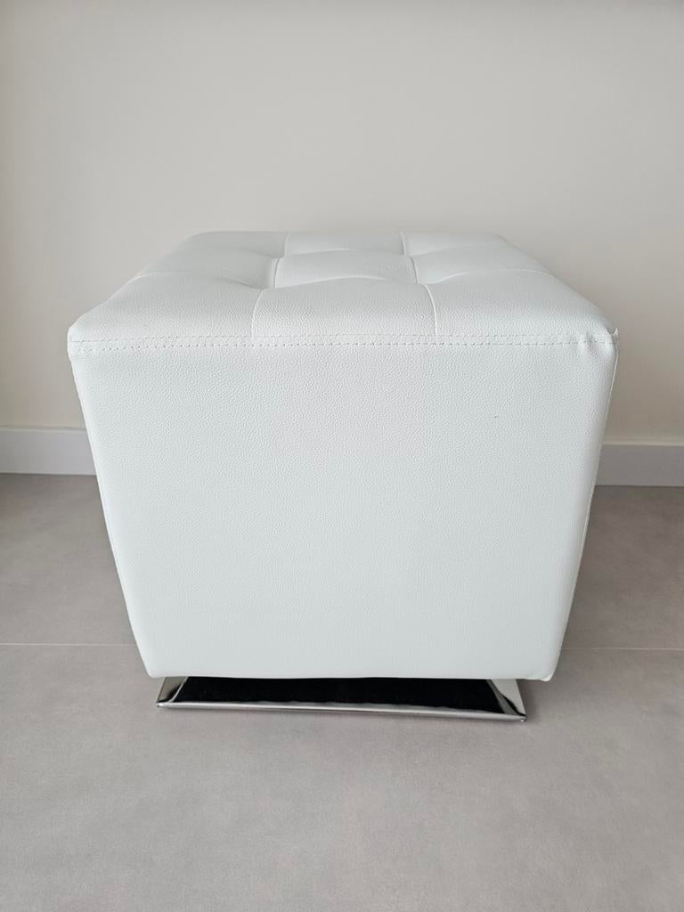Wit imitatieleer draai poef, zilver poot, Ophalen, Rond, Minder dan 50 cm, Minder dan 50 cm