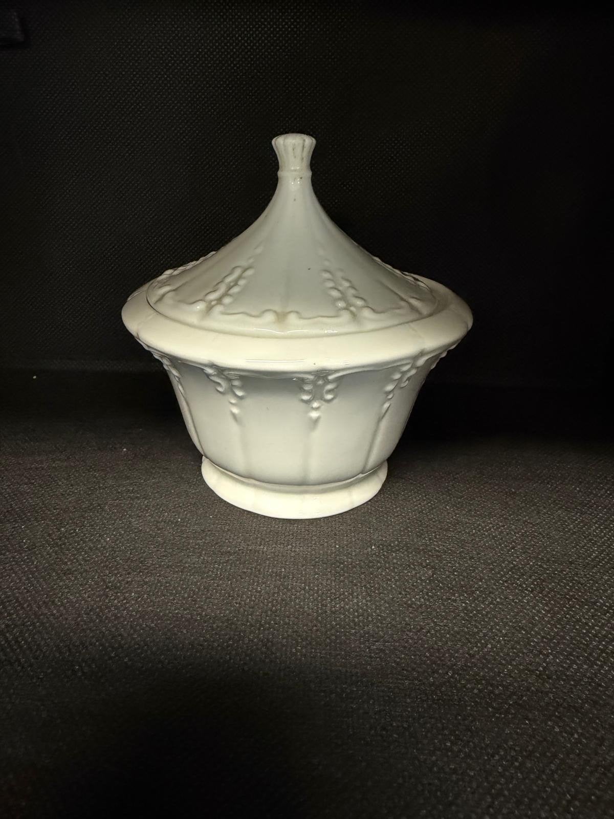 Antieke Witte Porseleinen Suikerpot met Reliëf, Antiek en Kunst, Ophalen