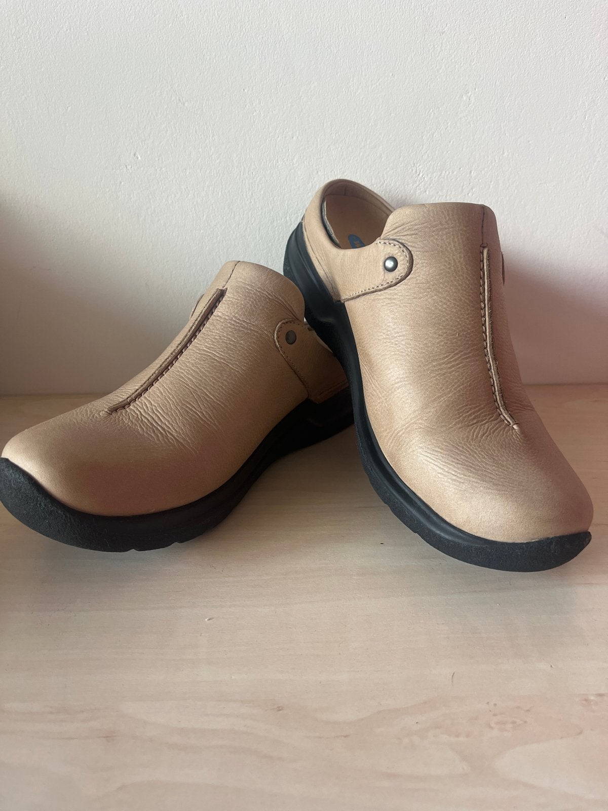 Wolky beige/creme klompen DB  - Maat 39 - Zo goed als nieuw, Ophalen of Verzenden, Zo goed als nieuw, Beige, Instappers