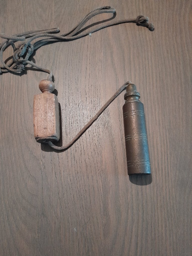 Oud schietlood of peillood met houten blok, Ophalen of Verzenden