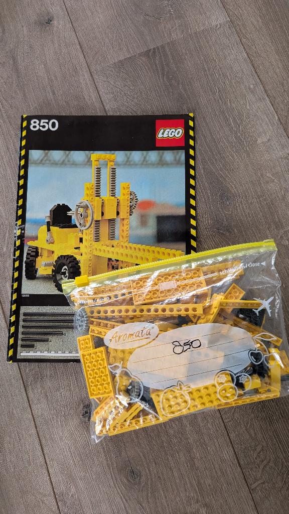 Lego vintage technic 744 bouwset en 850 vorkheftruck, Gebruikt, Compleet, Lego, Ophalen of Verzenden