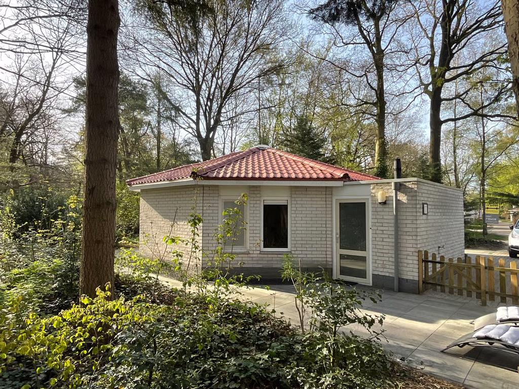 Mooie stenen recreatiebungalow te koop op eigen grond, Huizen en Kamers, Recreatiewoningen te koop