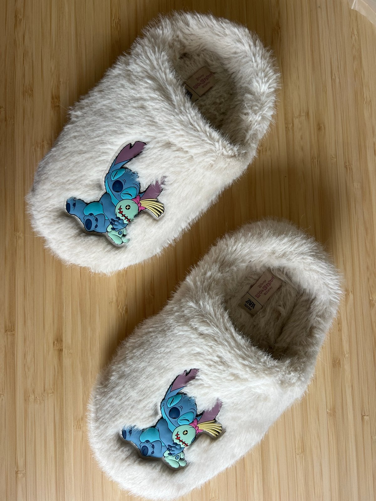 Zachte Stitch pantoffels maat 32/33 - Zara Disney, Ophalen of Verzenden, Zo goed als nieuw, Jongen of Meisje