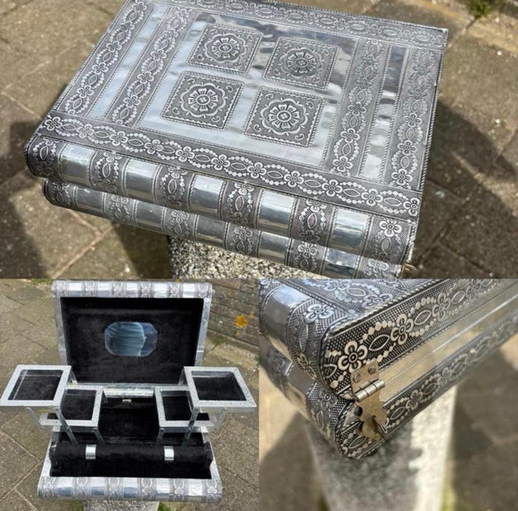 Grote vintage sieradendoos / beautycase met uitklapbare vakk, Ophalen of Verzenden, Gebruikt, Hardcase